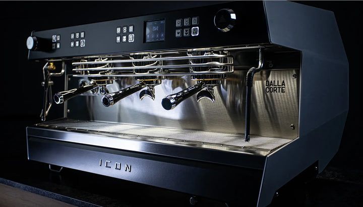 Dalla Corte ICON Multiboiler Siebträger 3 Brühgruppen Espressomaschine inklusive Garantie